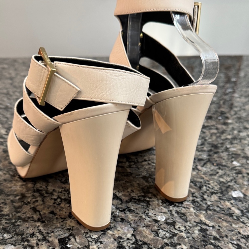 Calvin Klein White chunky Heels with Gold Accents EUC 11 - Picture 8 of 16